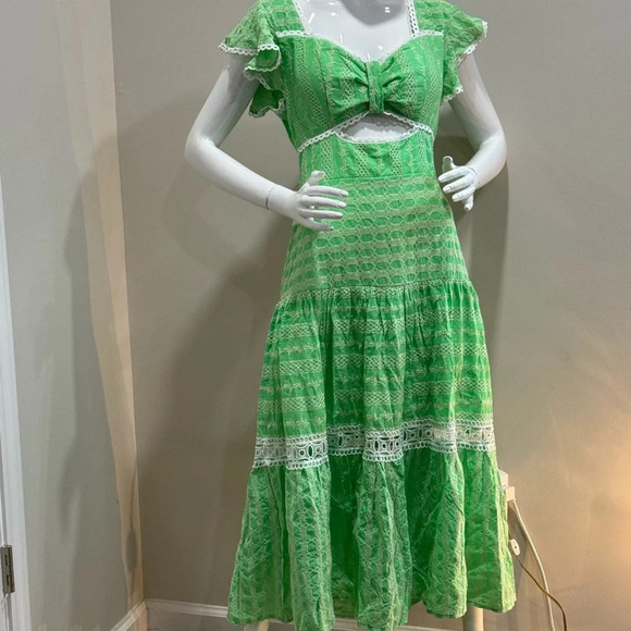 Vestido Midi de Laise Cut Out
Cancun Verde - Limonada Pink - Picture 9 of 15